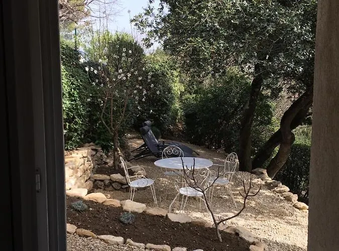 Comme Petite Maison A 3,5 Kms D'avignon Villeneuve-les-Avignon